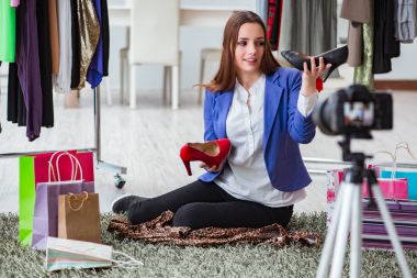 Moda blogcusu blog için video kaydediyor
