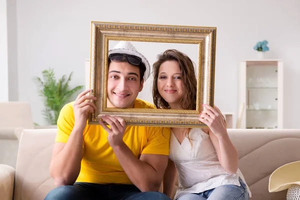 Familia preparando el viaje de vacaciones — Foto de Stock