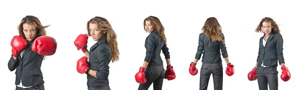 Mujer joven con guantes de boxeo aislados en blanco —  Fotos de Stock