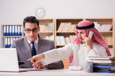 Arap işadamı ile çeşitli iş konseptleri