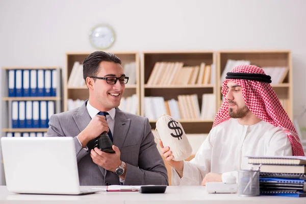 Vielfältiges Geschäftskonzept mit arabischem Geschäftsmann — Stockfoto