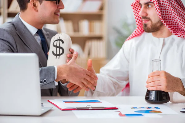 Diverso concepto de negocio con hombre de negocios árabe — Foto de Stock