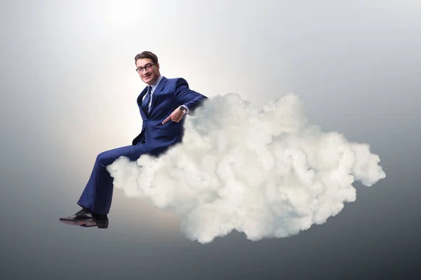 Zakenman zit op de cloud in motivatie concept — Stockfoto