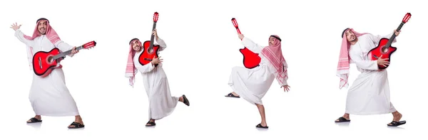Arabiska mannen spelar gitarr isolerad på vit — Stockfoto