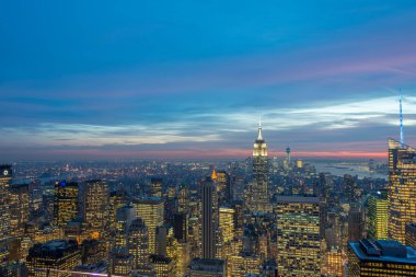 Günbatımında New York Manhattan 'ın gece manzarası