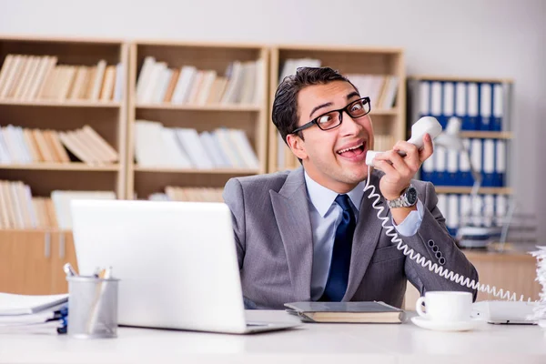 Hombre de negocios divertido en la oficina — Foto de Stock