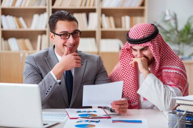 Arap işadamı ile çeşitli iş konseptleri