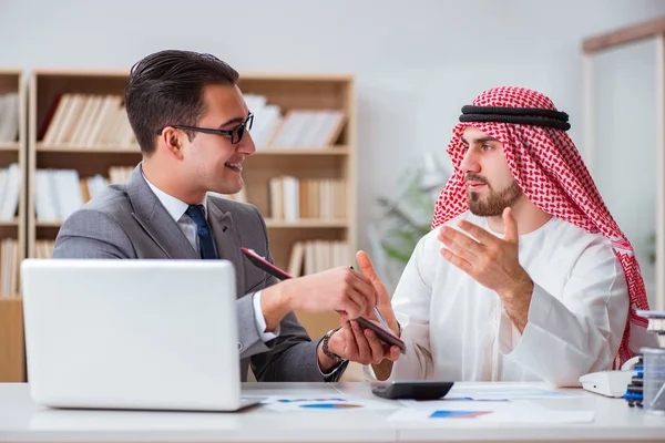 Diverso concetto di business con uomo d'affari arabo — Foto Stock