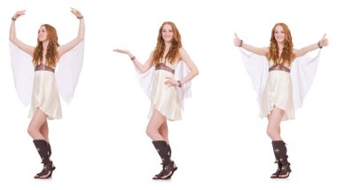 Beyaz tenli, açık renkli, büyüleyici elbiseli güzel bayan.