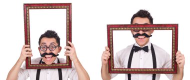 Beyaz izole kare olan genç adam