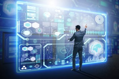 Büyük veri arayan iş adamı