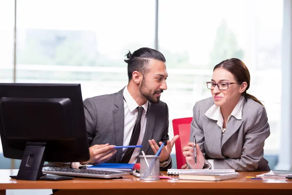 Mujer y hombre en el concepto de negocio —  Fotos de Stock