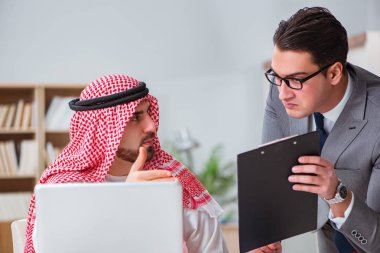 Arap işadamı ile çeşitli iş konseptleri