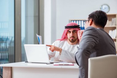 Arap işadamı ile çeşitli iş konseptleri