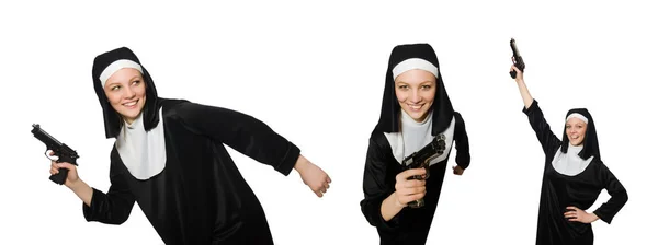 Nun med pistol isolerad på vitt — Stockfoto