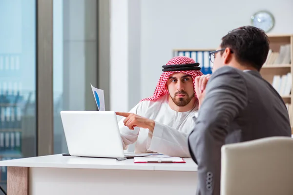 Diverso concetto di business con uomo d'affari arabo — Foto Stock