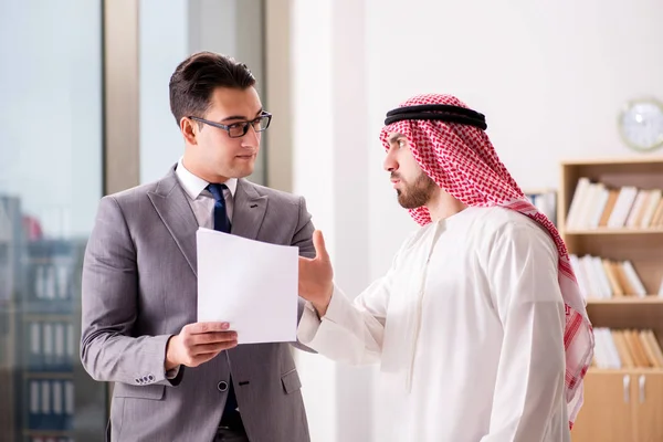 Diverso concetto di business con uomo d'affari arabo — Foto Stock