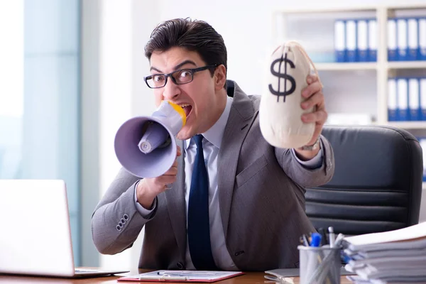Arg aggressiv affärsman på kontoret — Stockfoto