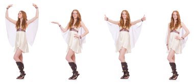 Beyaz tenli, açık renkli, büyüleyici elbiseli güzel bayan.