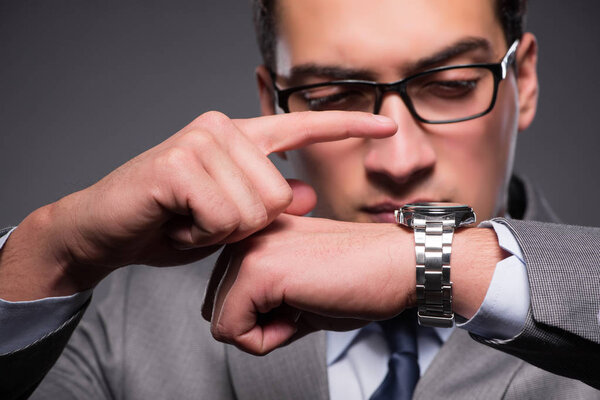 Бизнесмен в концепции управления временем