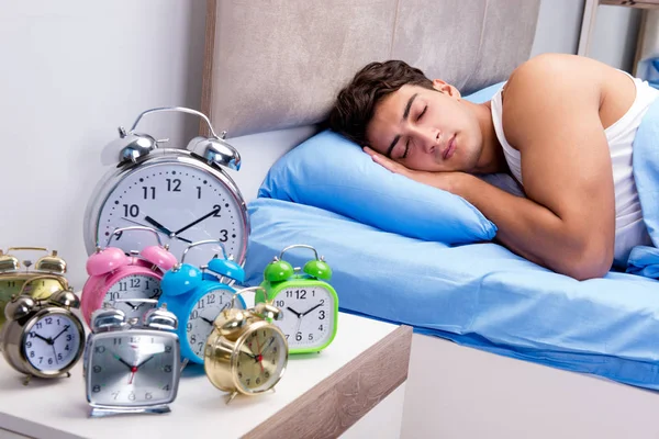 Man having trouble waking up in morning — Stock Photo, Image