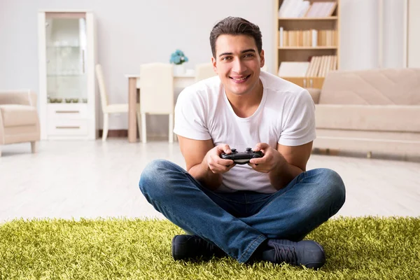 Homem viciado em jogos de computador — Fotografia de Stock