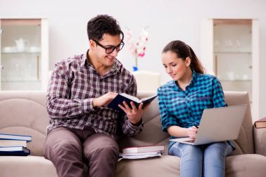 Üniversite sınavlarına hazırlanan öğrenciler