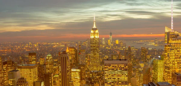 Blick auf New York Manhattan bei Sonnenuntergang — Stockfoto