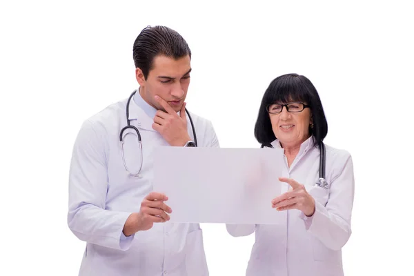 Два врача изолированы на белом фоне — стоковое фото