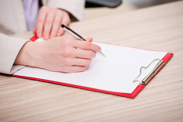 Hands taking notes in the pad — Stock Photo, Image