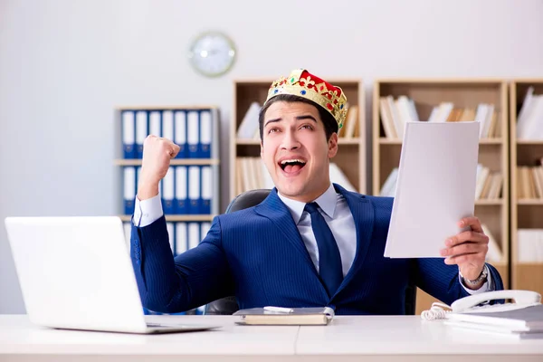 King businessman working in the office — Stock Photo, Image