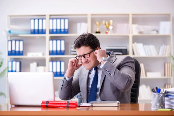 Arrabbiato aggressivo uomo d'affari in ufficio — Foto Stock