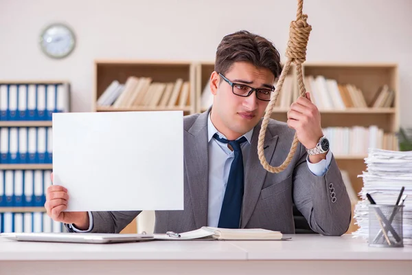 Un hombre de negocios en bancarrota considerando suicidarse ahorcado — Foto de Stock