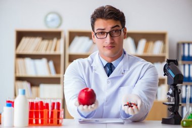 Doktor sağlıklı ve vitamin arasında seçim yapmayı öneriyor.