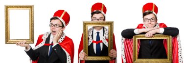 Resim çerçeveli bir adam beyazda izole edilmiş.