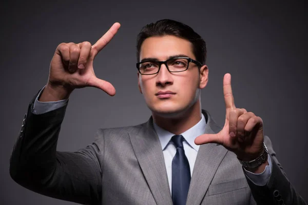 Hombre de negocios guapo presionando botones virtuales —  Fotos de Stock