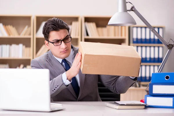 Businessman receiving parcel in the office — Stock Photo, Image