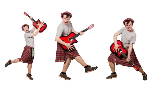 Scotsman tocando la guitarra aislada en blanco — Foto de Stock