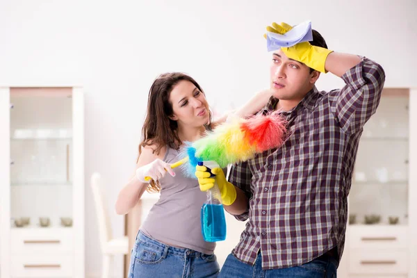 Wife and husband doing cleaning at home — Stock Photo, Image