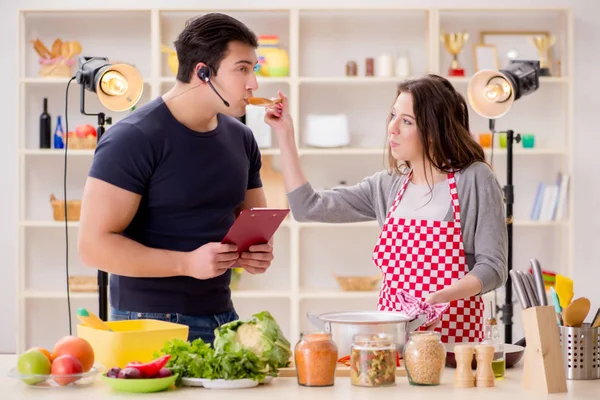 Comida cozinhar programa de tv no estúdio — Fotografia de Stock