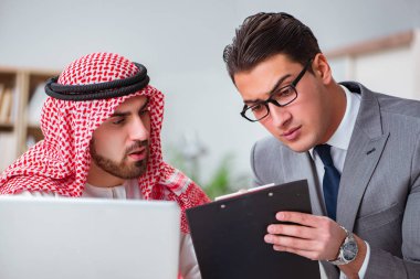 Arap işadamı ile çeşitli iş konseptleri