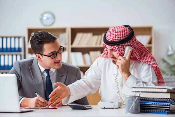 Diverso concetto di business con uomo d'affari arabo — Foto Stock