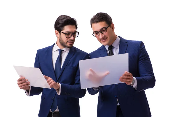 Два бізнесмени з віртуальними планшетами ізольовані на білому — стокове фото