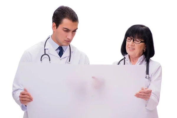 Deux médecins isolés sur fond blanc — Photo