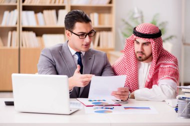 Arap işadamı ile çeşitli iş konseptleri