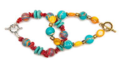 Whtie arka plan üzerinde izole zarif mücevherler