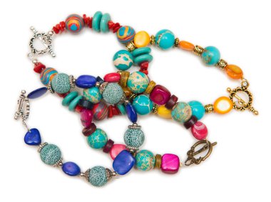 Whtie arka plan üzerinde izole zarif mücevherler