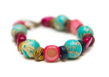 Whtie arka plan üzerinde izole zarif mücevherler