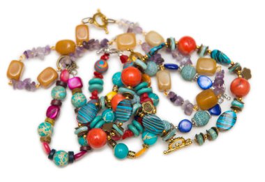 Whtie arka plan üzerinde izole zarif mücevherler