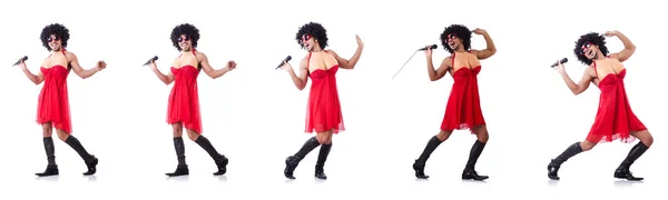 Człowiek w śpiewie kobiece ubrania z mic — Zdjęcie stockowe